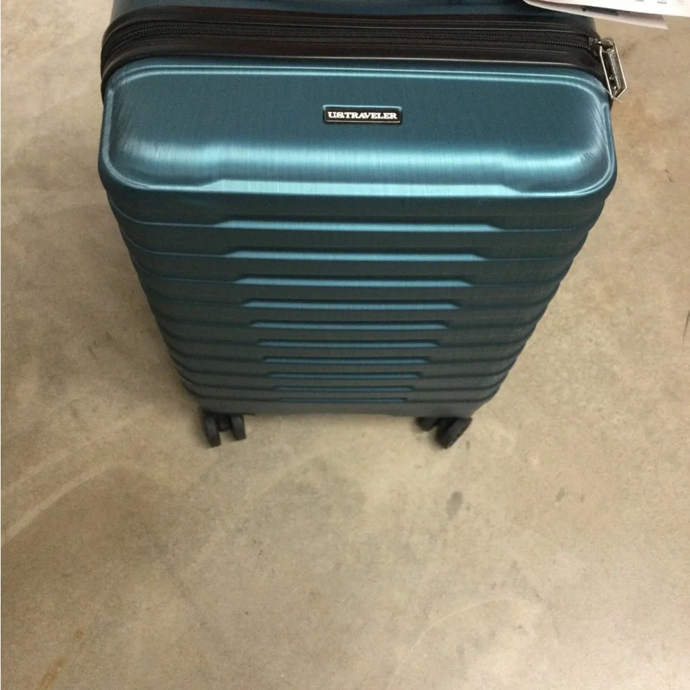 Traveler Teal Hardside Spinner Carry-On